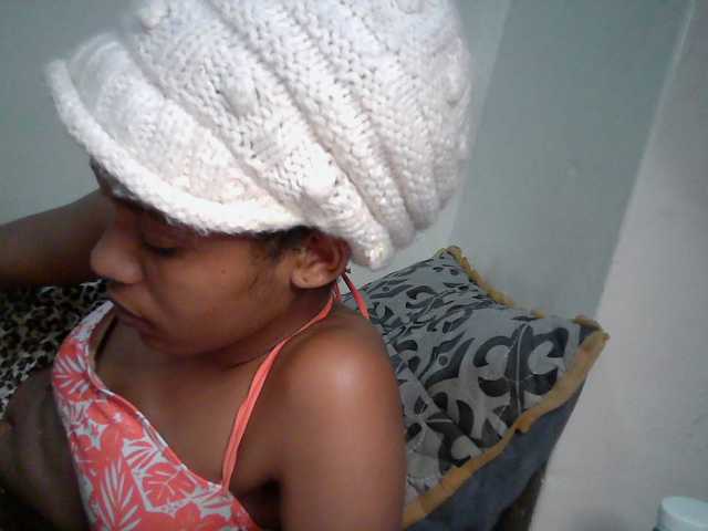 Truegirl2 live cam preview