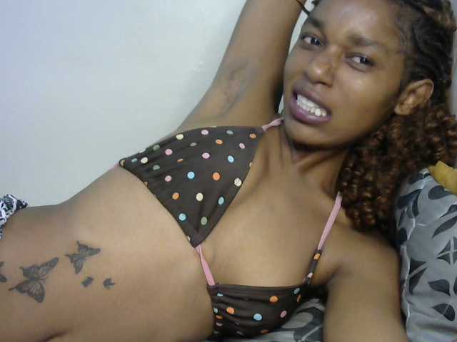 Truegirl2 live cam on BongaCams