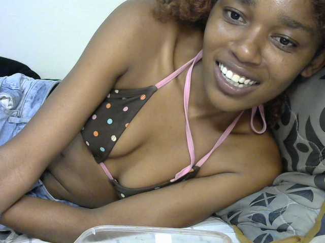 Truegirl2 live cam on BongaCams