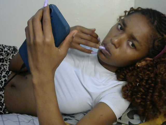 Truegirl2 live cam on BongaCams