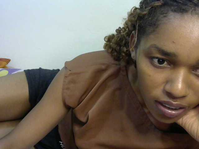 Truegirl2 live cam on BongaCams