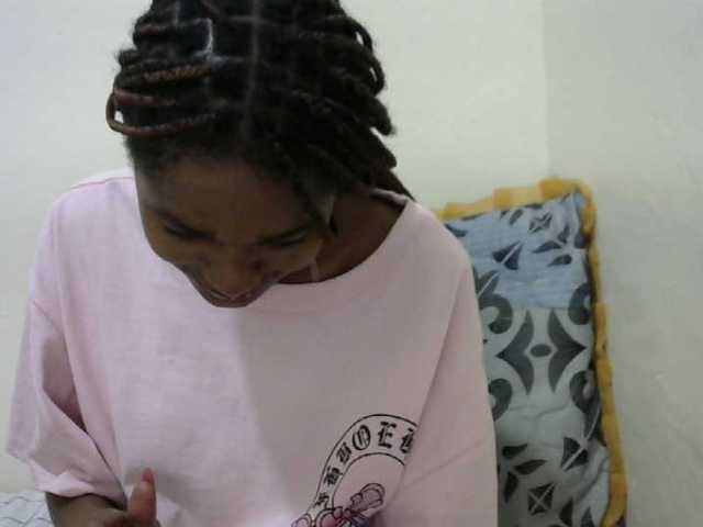 Truegirl2 live cam on BongaCams