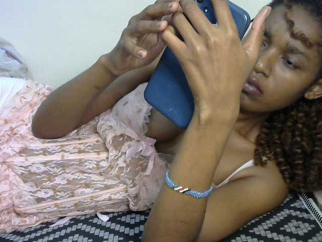 Truegirl2 live cam on BongaCams