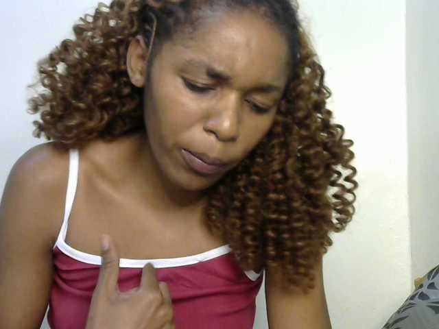 Truegirl2 live cam on BongaCams