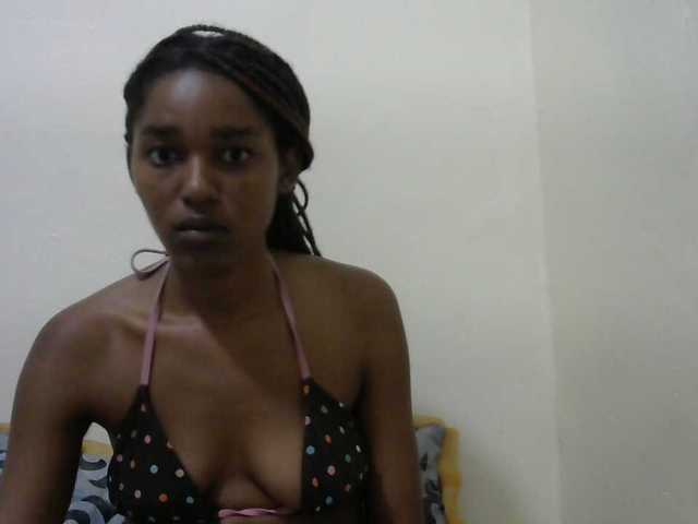 Truegirl2 live cam on BongaCams