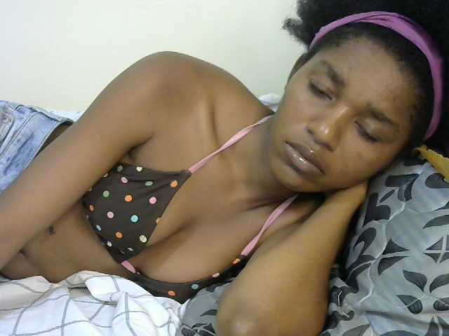 Truegirl2 live cam on BongaCams