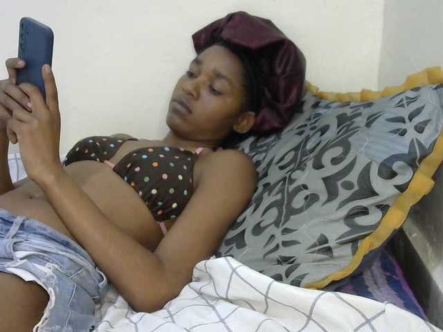 Truegirl2 live cam on BongaCams