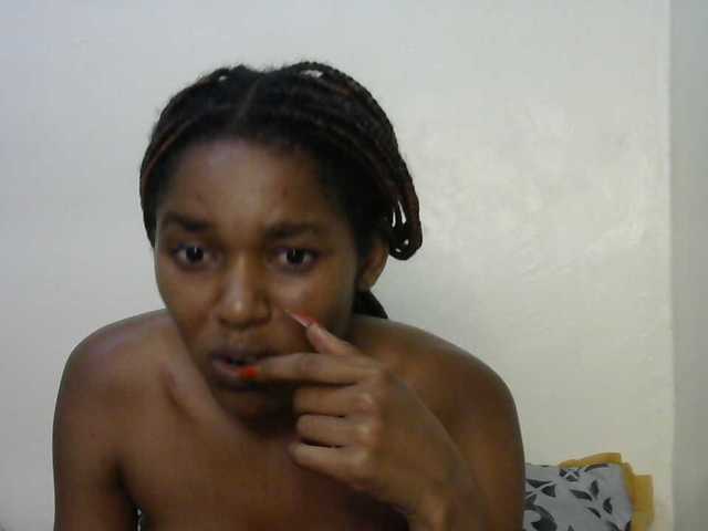 Truegirl2 live cam on BongaCams