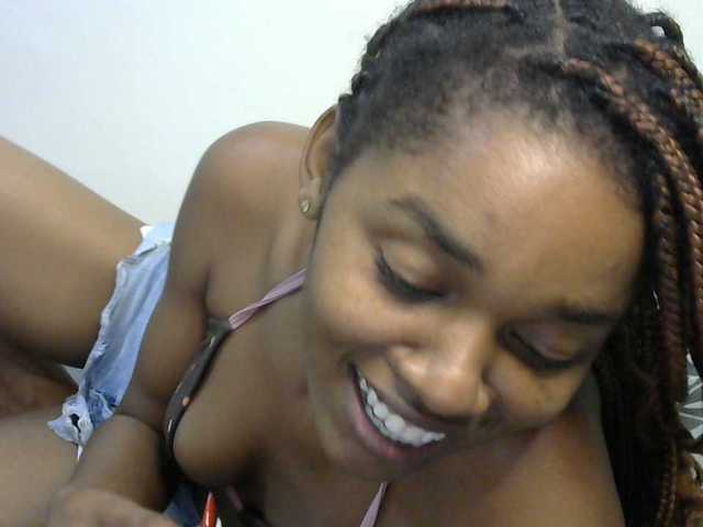 Truegirl2 live cam on BongaCams
