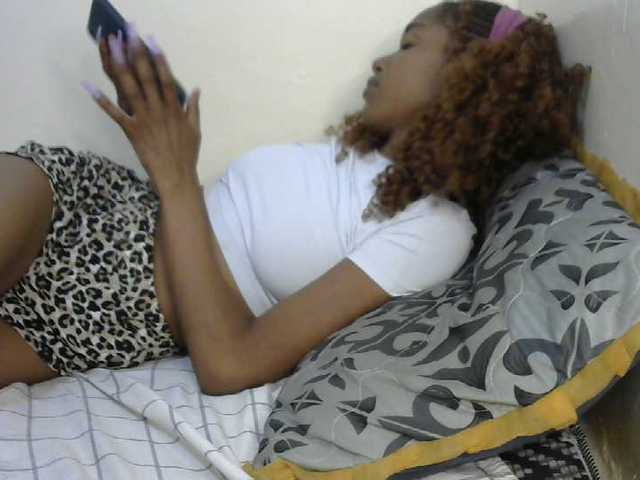 Truegirl2 live cam on BongaCams