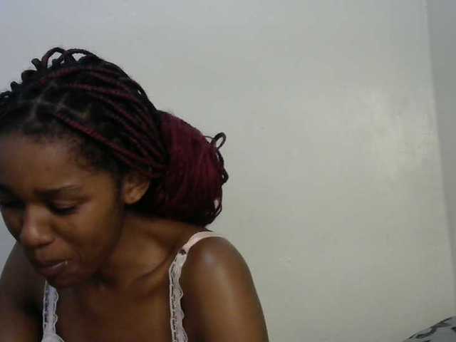 Truegirl2 live cam on BongaCams