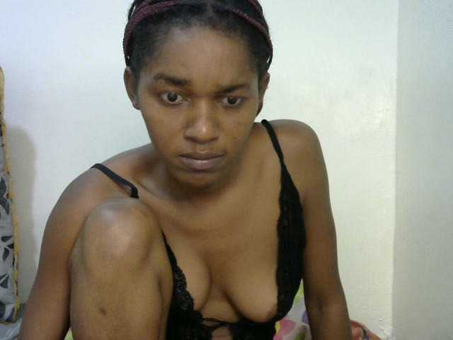 Truegirl2 live cam on BongaCams