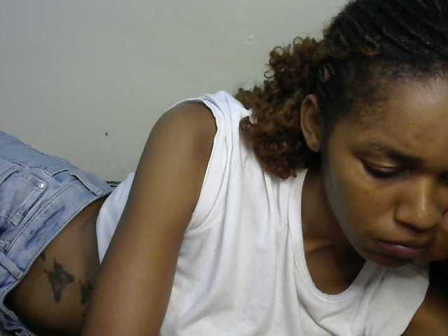 Truegirl2 live cam on BongaCams