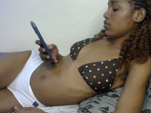 Truegirl2 live cam on BongaCams