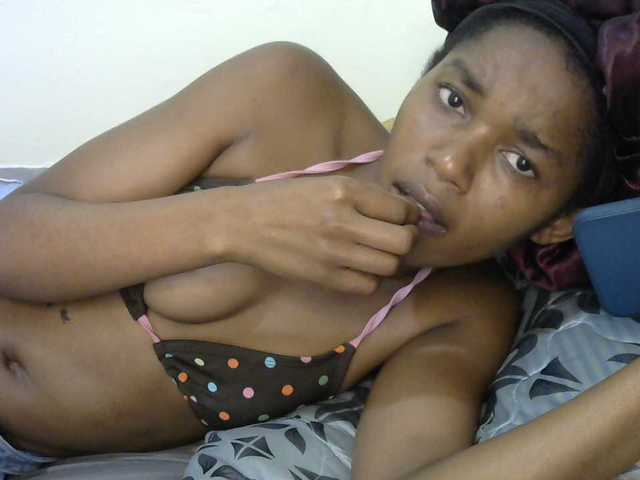 Truegirl2 live cam on BongaCams