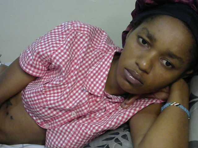 Truegirl2 live cam on BongaCams