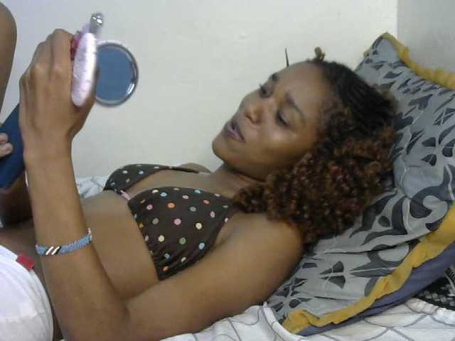 Truegirl2 live cam on BongaCams