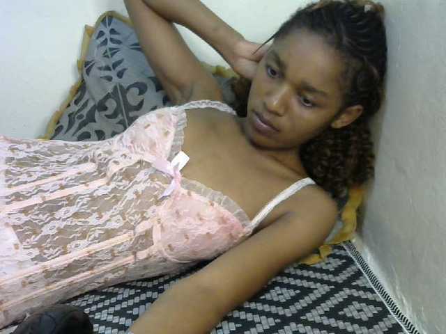 Truegirl2 live cam on BongaCams