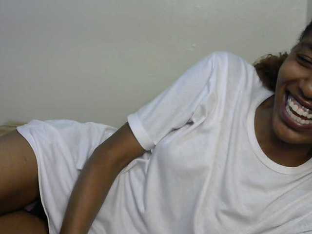 Truegirl2 live cam on BongaCams