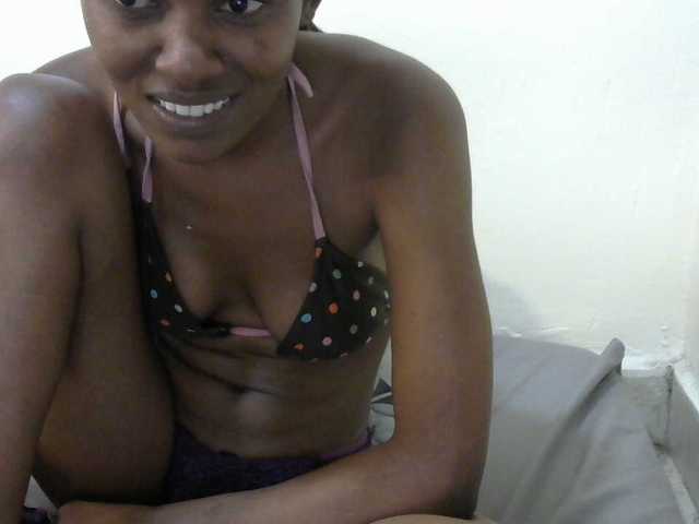 Truegirl2 live cam on BongaCams