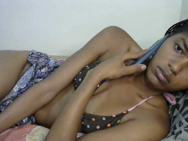 Truegirl2 live cam on BongaCams