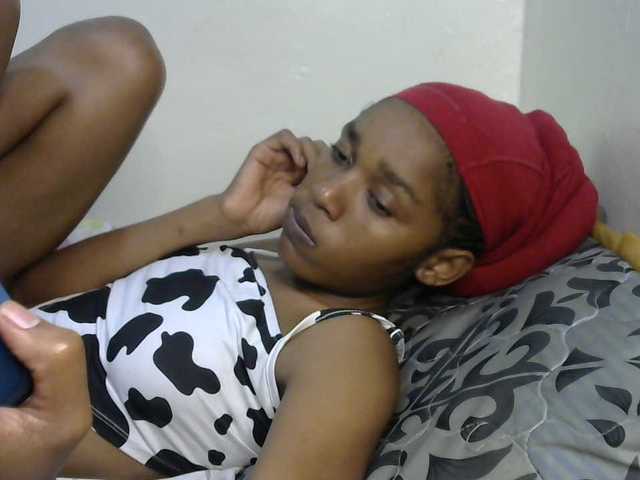 Truegirl2 live cam on BongaCams