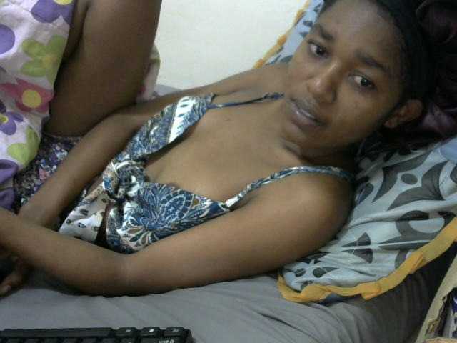 Truegirl2 live cam on BongaCams