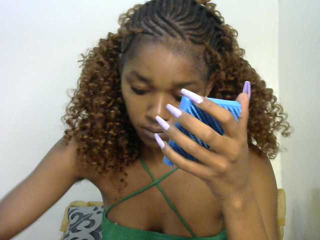 Truegirl2 live cam on BongaCams