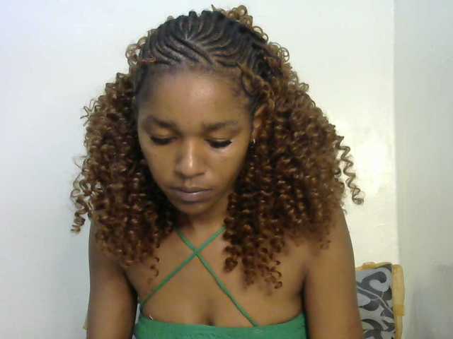 Truegirl2 live cam on BongaCams
