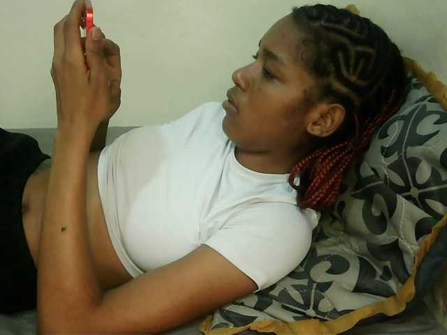 Truegirl2 live cam on BongaCams