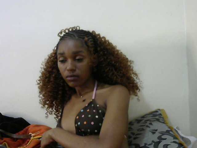Truegirl2 live cam on BongaCams