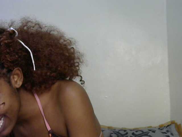 Truegirl2 live cam on BongaCams