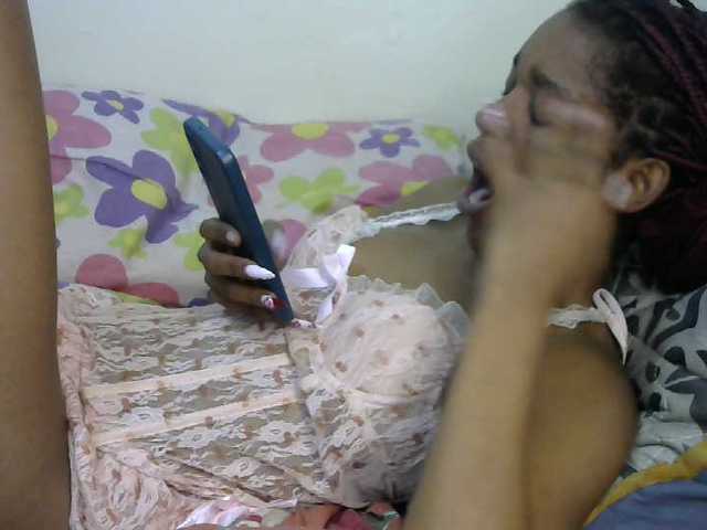 Truegirl2 live cam on BongaCams