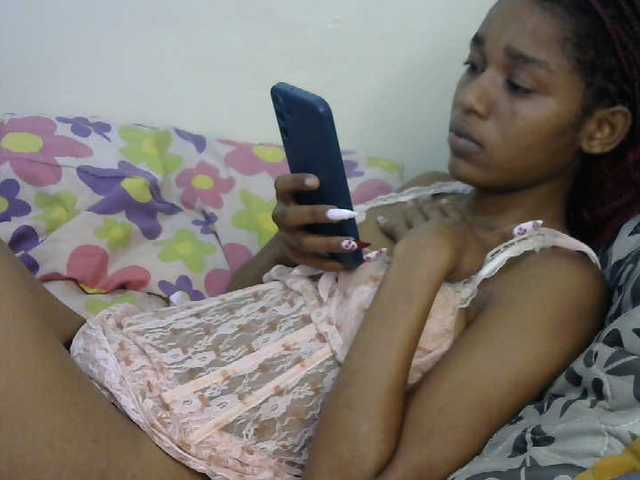 Truegirl2 live cam on BongaCams