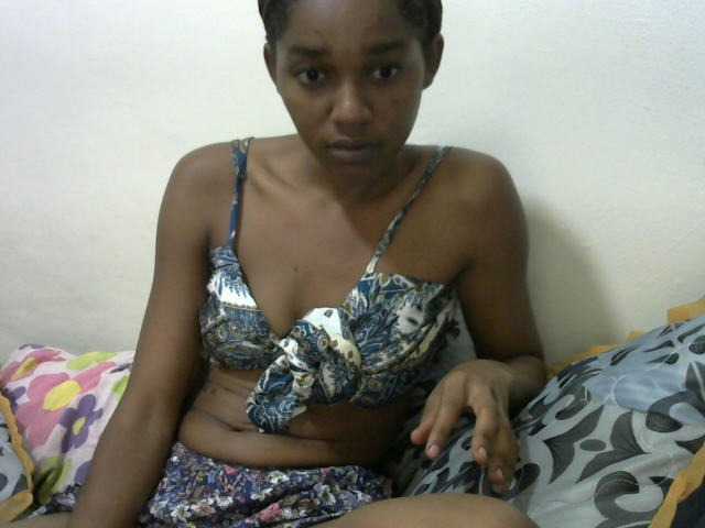 Truegirl2 live cam on BongaCams