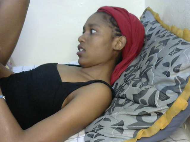 Truegirl2 live cam on BongaCams