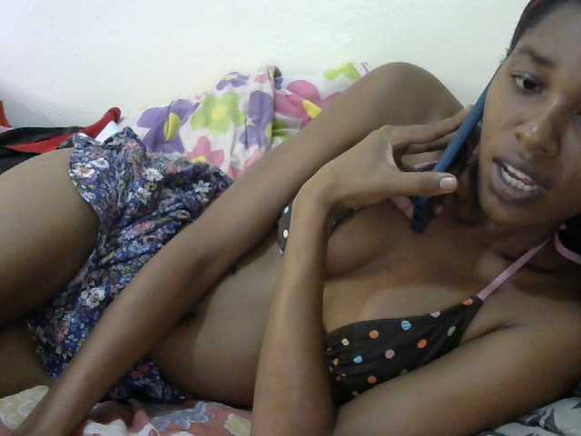 Truegirl2 live cam on BongaCams