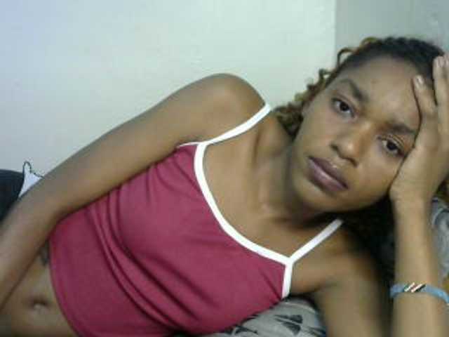Truegirl2 live cam on BongaCams