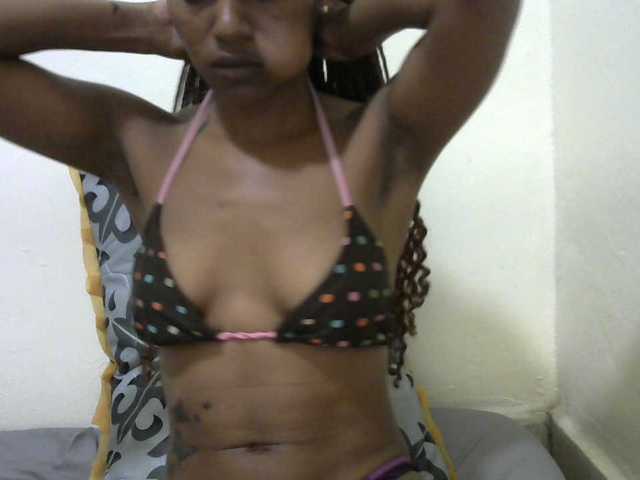 Truegirl2 live cam on BongaCams