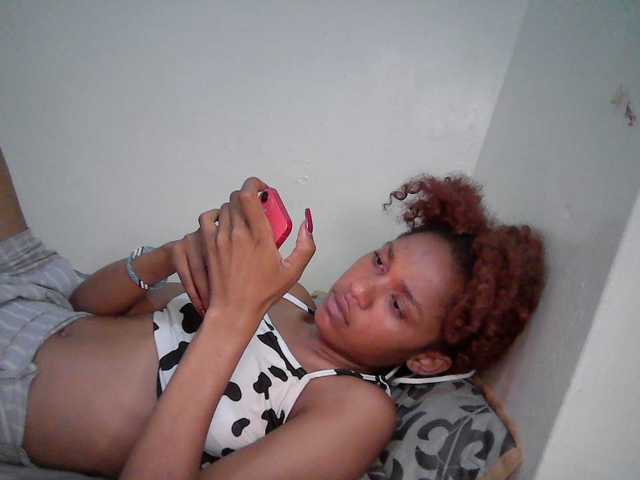 Truegirl2 live cam on BongaCams