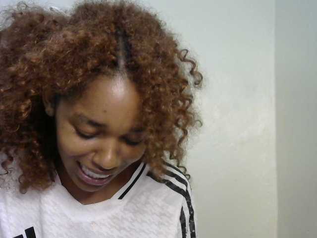 Truegirl2 live cam on BongaCams