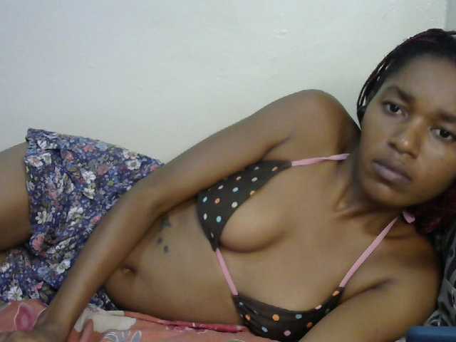Truegirl2 live cam on BongaCams