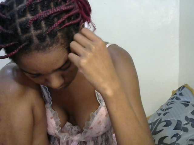 Truegirl2 live cam on BongaCams