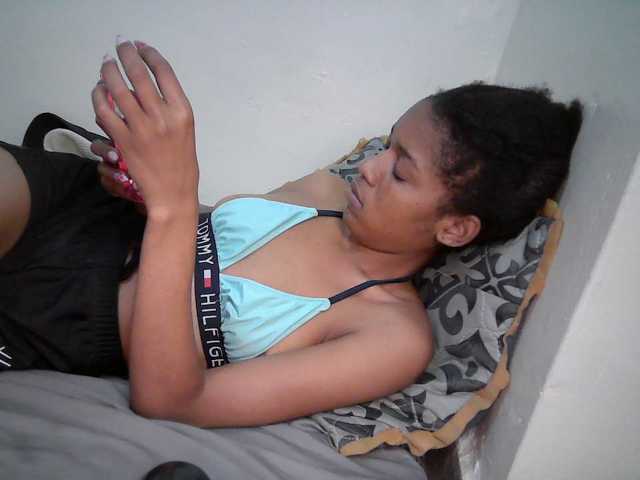 Truegirl2 live cam on BongaCams