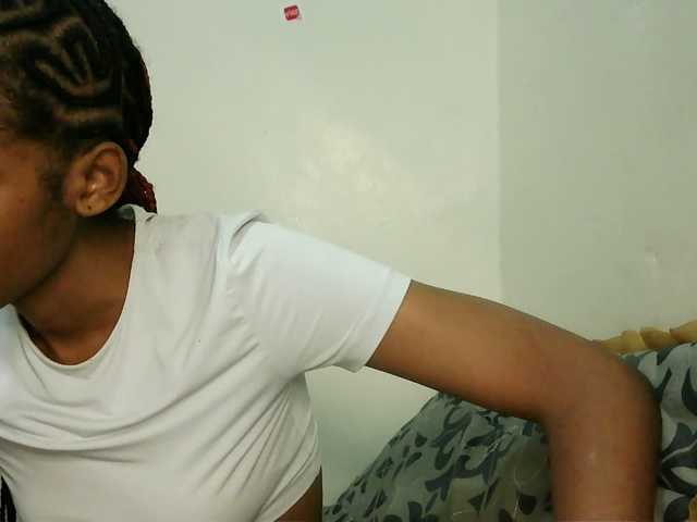 Truegirl2 live cam on BongaCams
