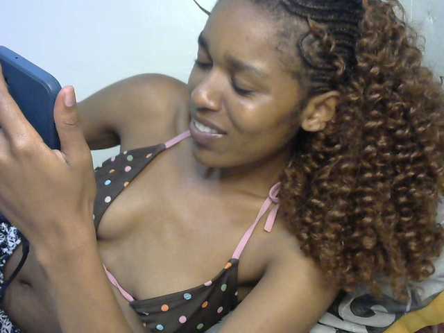 Truegirl2 live cam on BongaCams