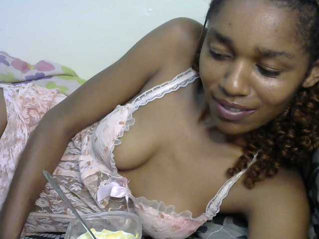 Truegirl2 live cam on BongaCams