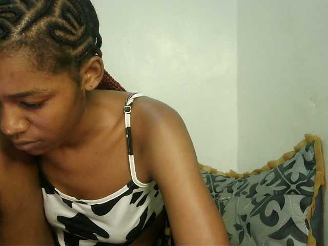 Truegirl2 live cam preview