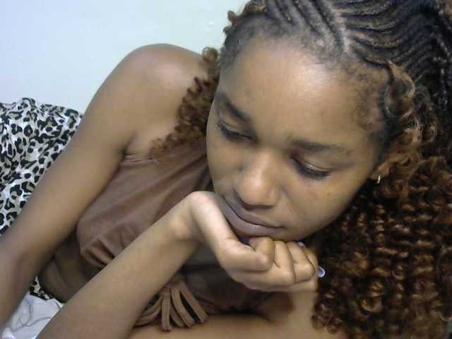 Truegirl2 live cam on BongaCams