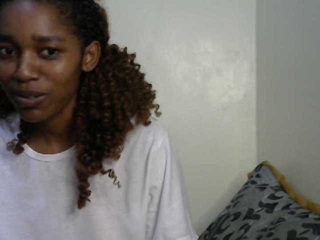 Truegirl2 live cam on BongaCams